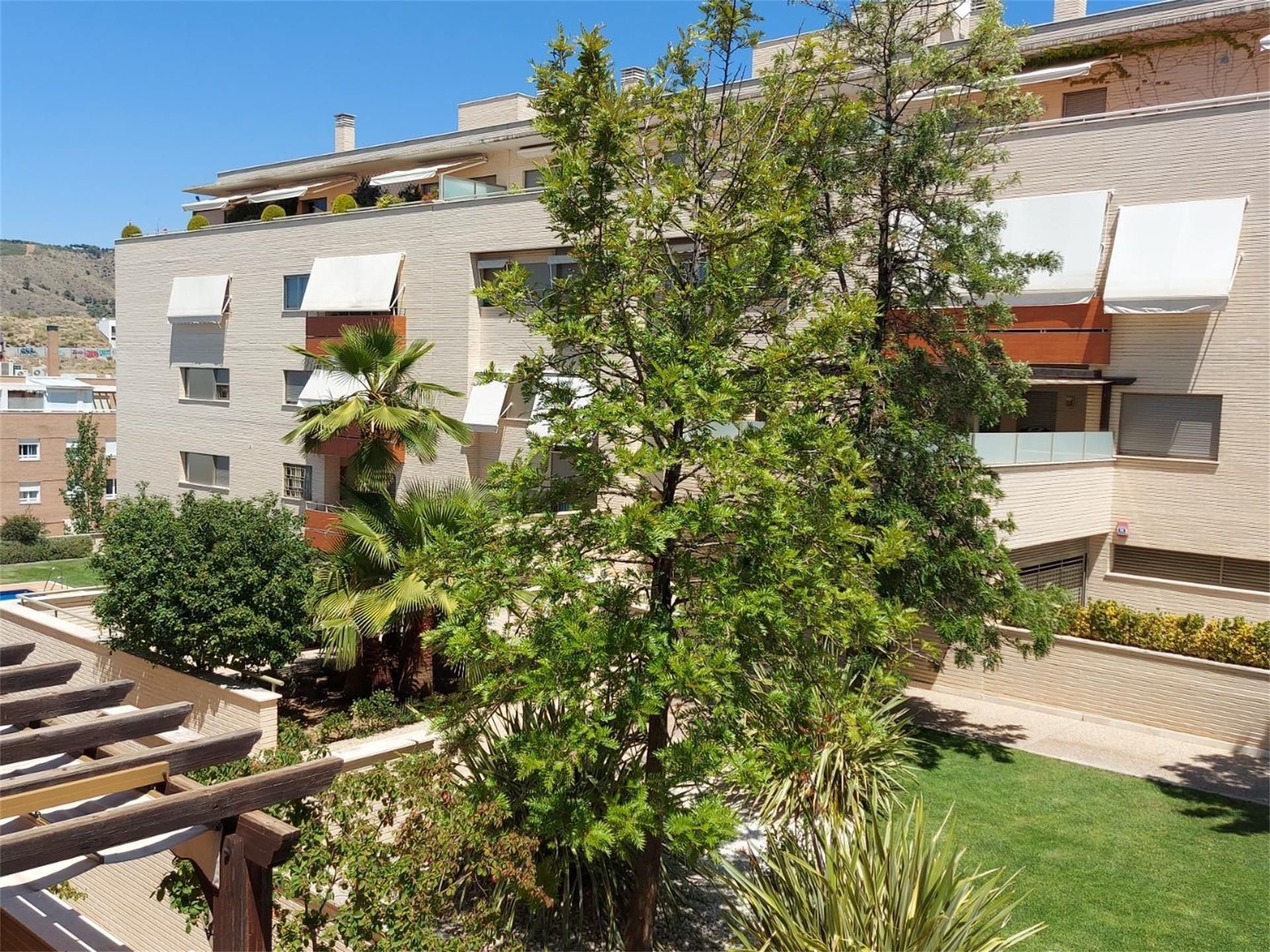 Pis en venda a Calle Aconcagua, 6, Camino de los Neveros - Serrallo Jardí de Pis en venda en  Granada Capital amb Calefacció, Jardí privat i Parquet