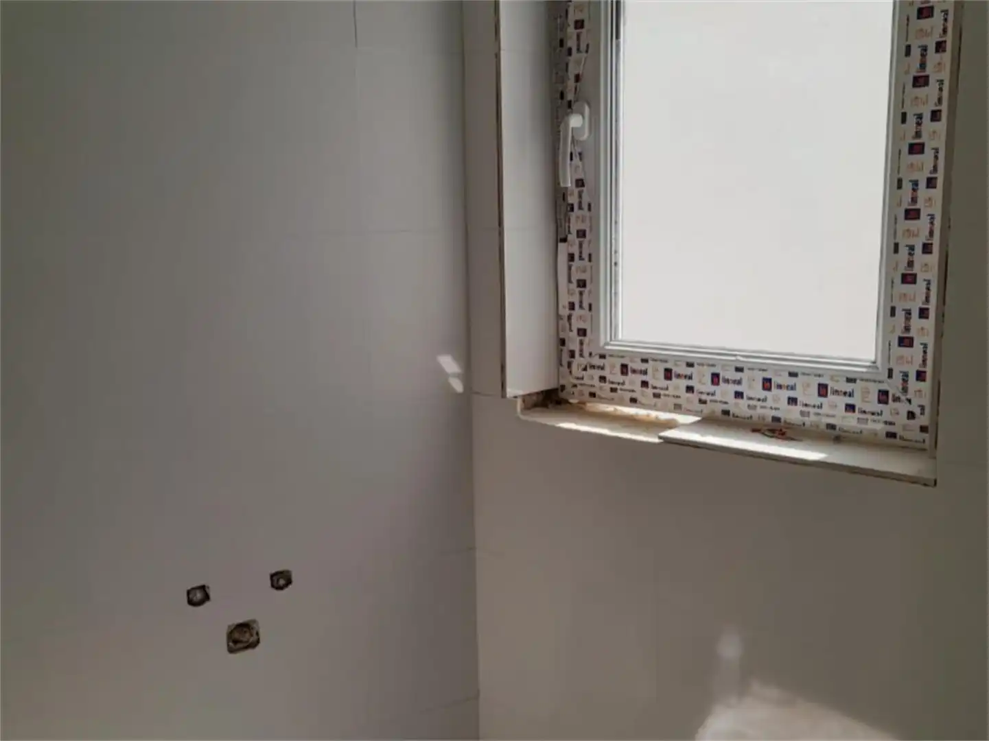 Casa adosada en venta en Calle Cotano, 28, Casavieja Baño de Casa adosada en venta en Casavieja