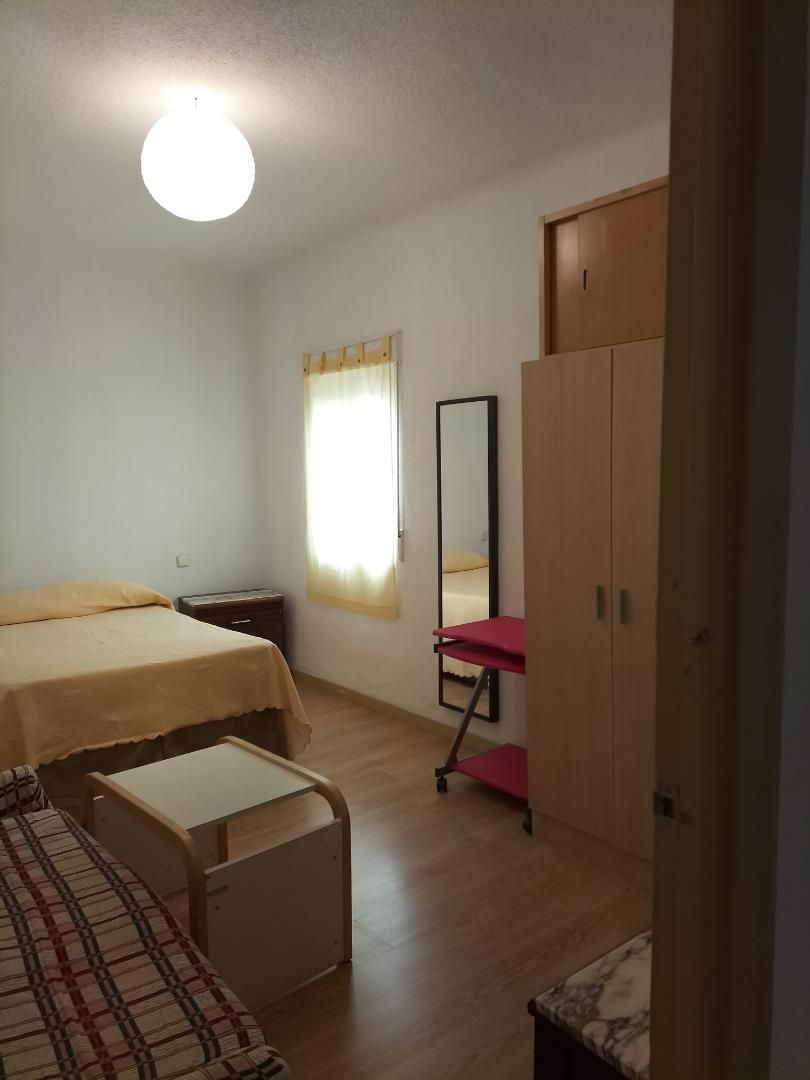 Bedroom of Flat for share in  Madrid Capital  with Parquet flooring, Terrace and Furnished