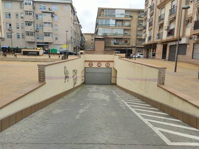 Garaje en Alquiler en Calle Titulcia en Universidad