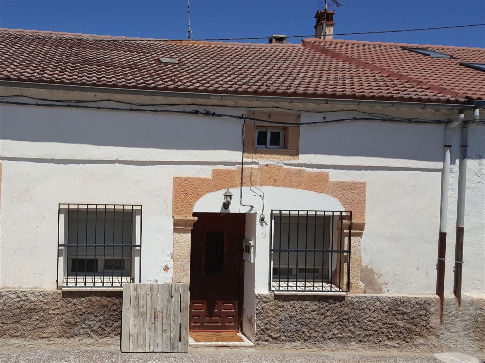 Vista exterior de Casa adosada en venda en Urueñas amb Traster