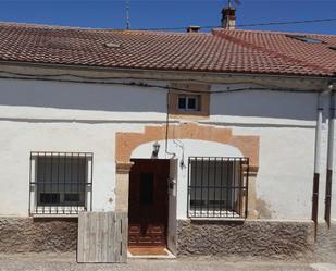 Vista exterior de Casa adosada en venda en Urueñas amb Traster