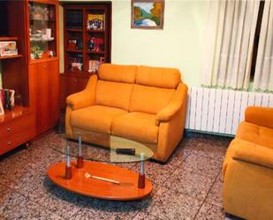 Sala d'estar de Casa adosada en venda en Valderas