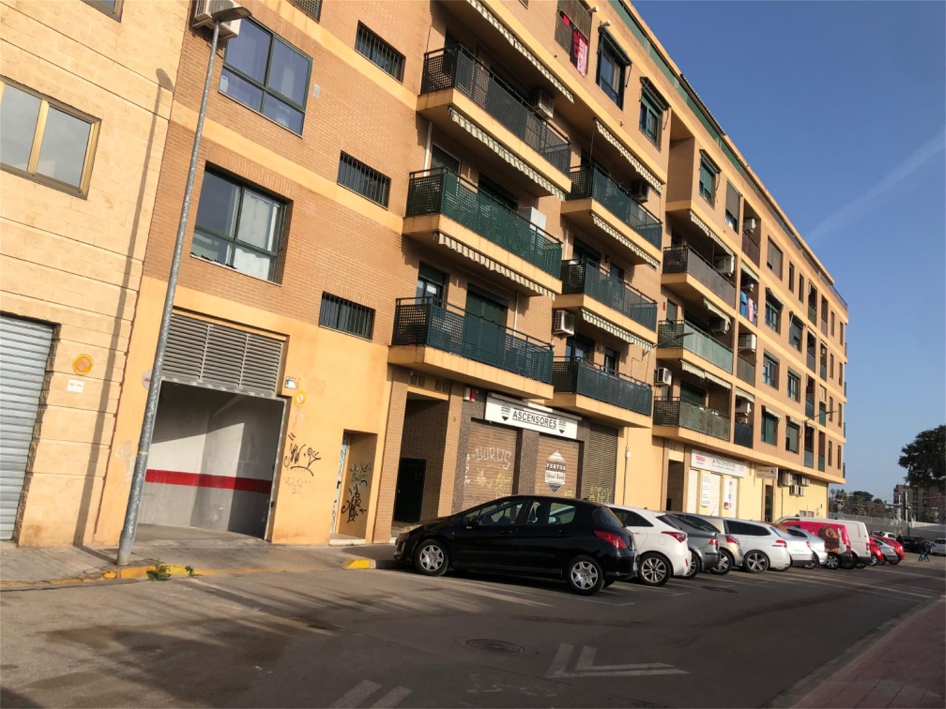 Exterior view of Garage for sale in Burjassot