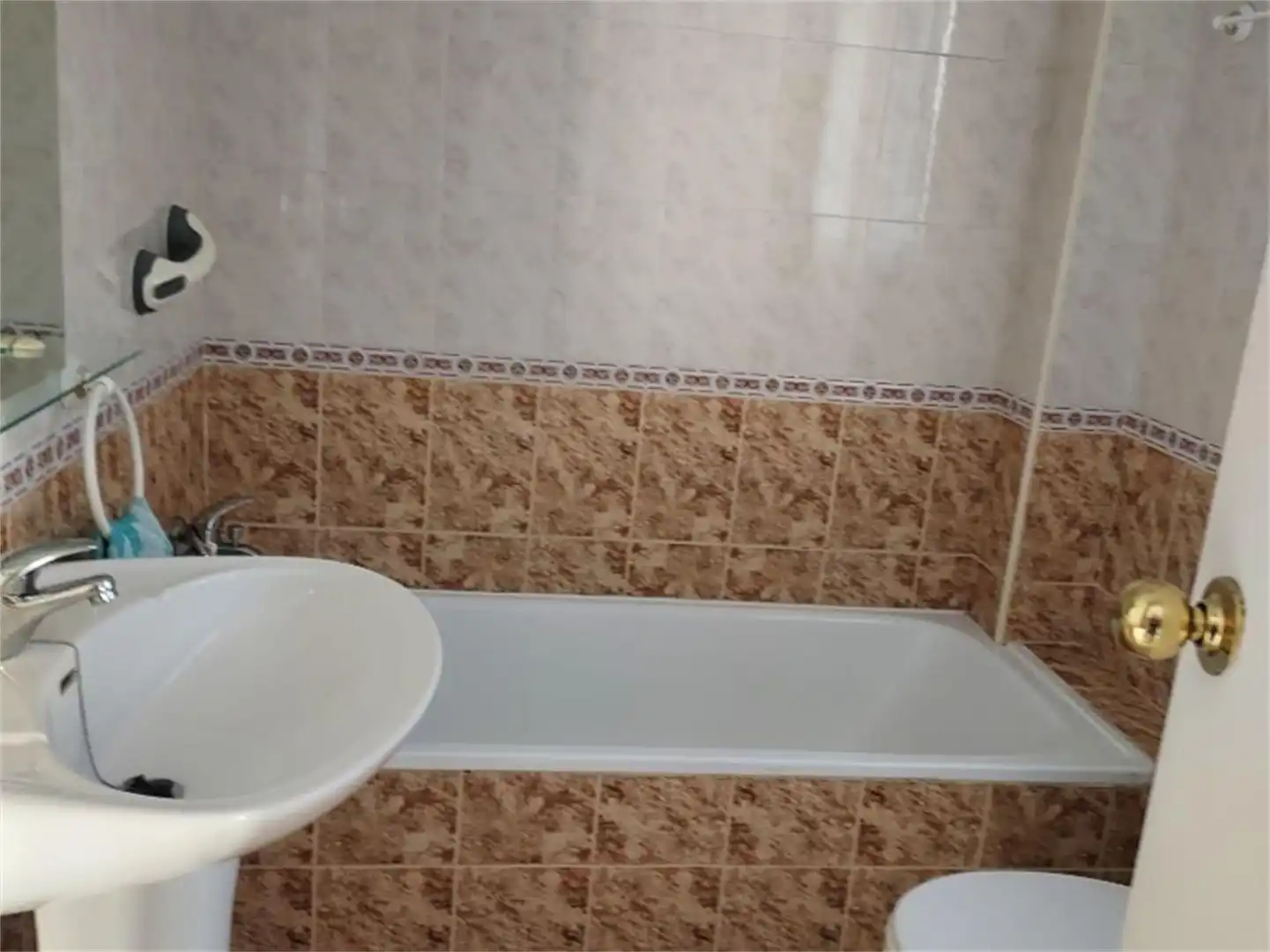 Bany de Casa o xalet en venda en Vélez-Málaga amb Jardí privat, Terrassa i Piscina