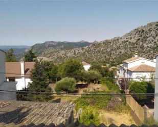 Vista exterior de Casa adosada en venda en Benaocaz amb Terrassa i Balcó