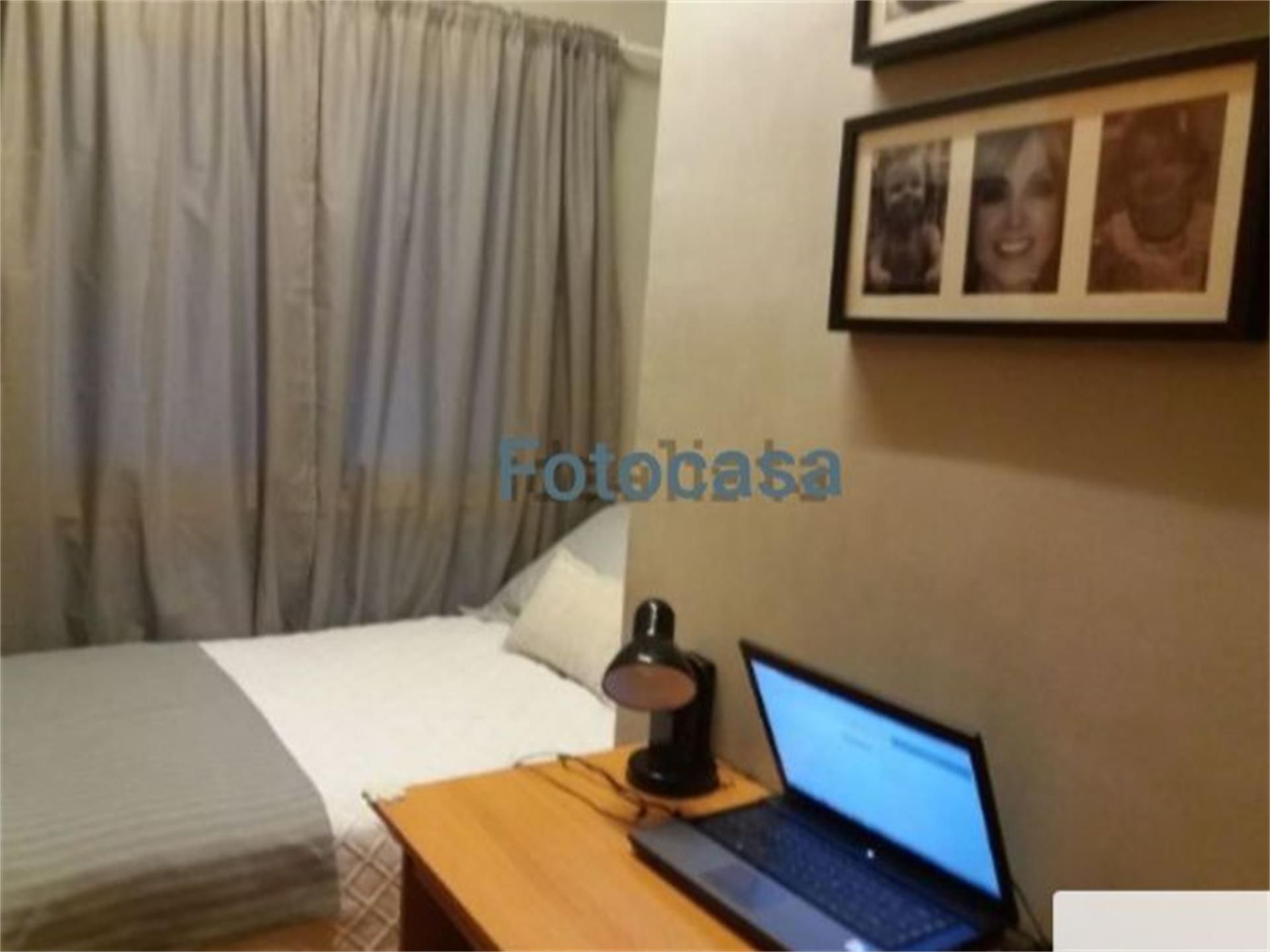 Bedroom of Flat to share in  Barcelona Capital  with Heating, Parquet flooring and Furnished