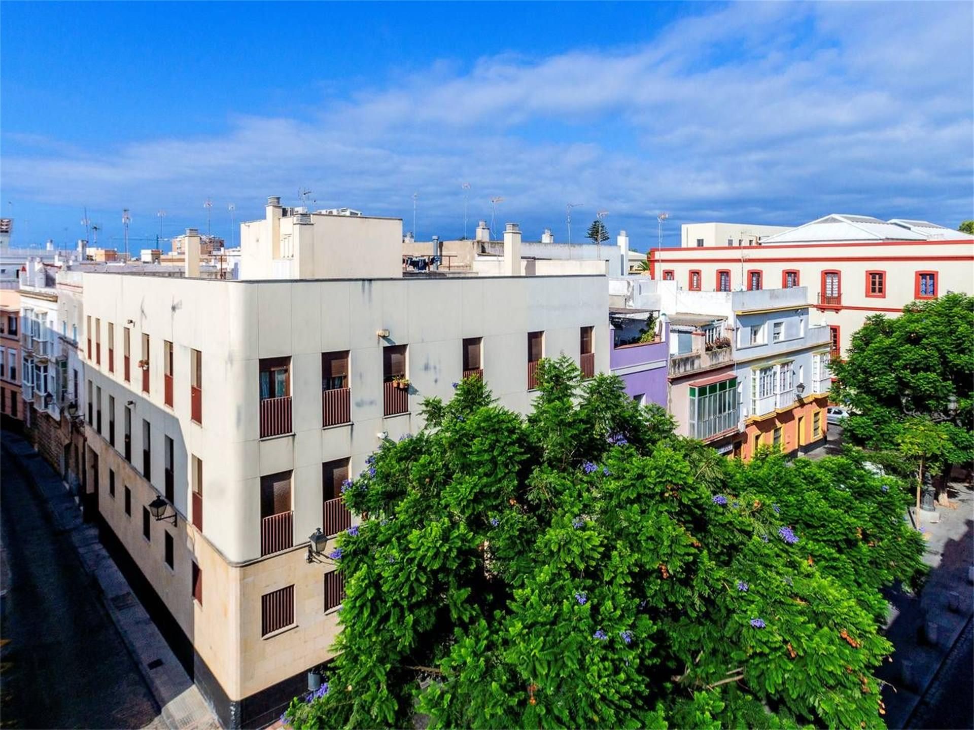 Vista exterior de Àtic en venda en  Cádiz Capital amb Aire condicionat