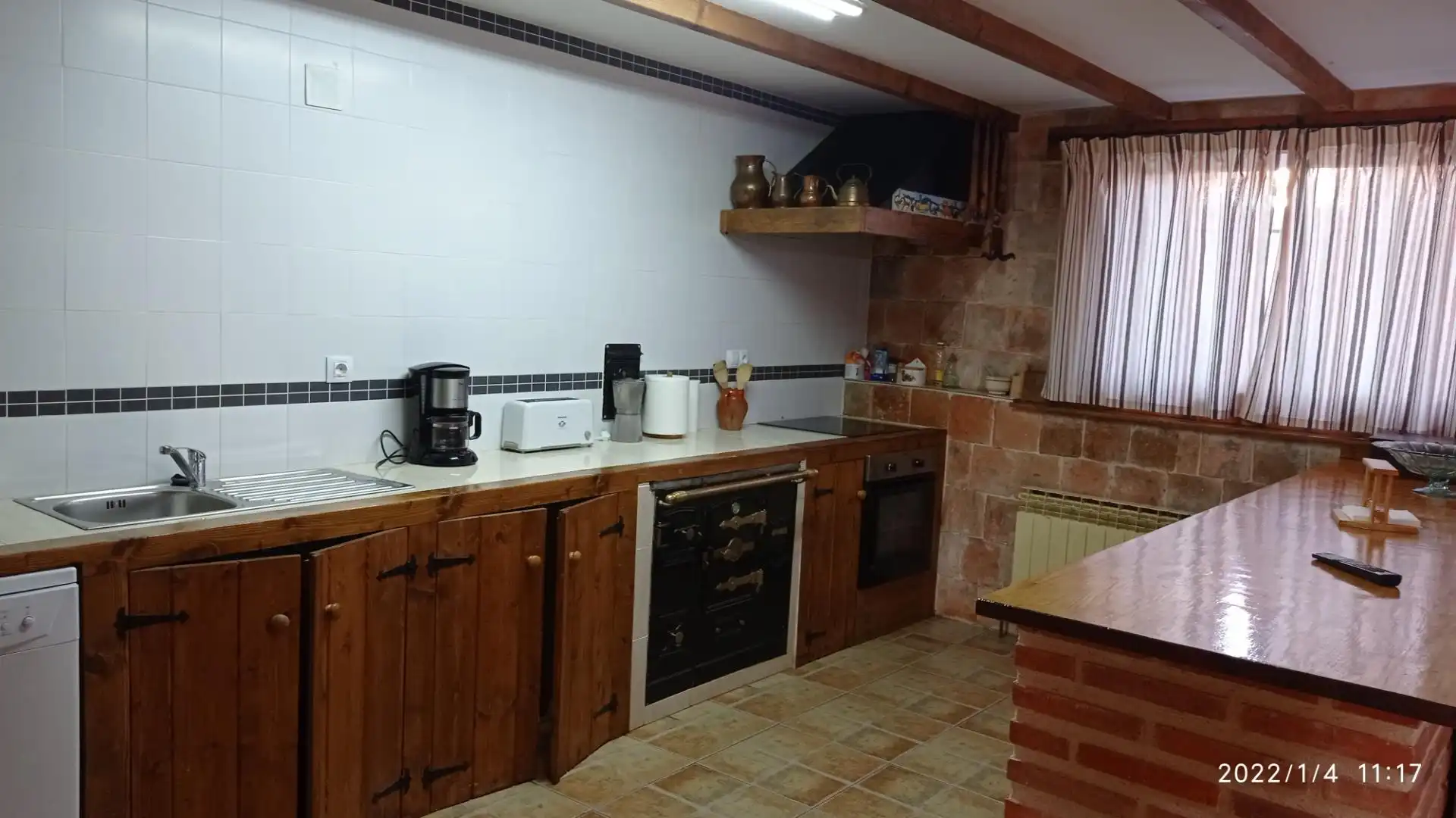 Cocina de Finca rústica de alquiler en Valle de Tobalina con Calefacción, Jardín privado y Terraza
