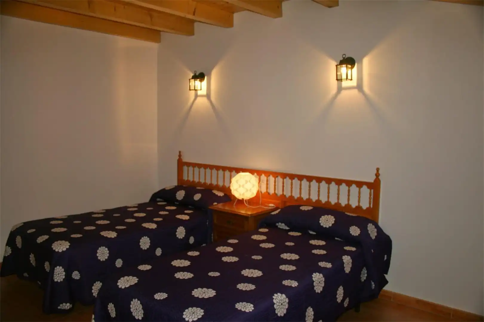 Habitación de Finca rústica de alquiler en Valle de Tobalina con Calefacción, Jardín privado y Terraza