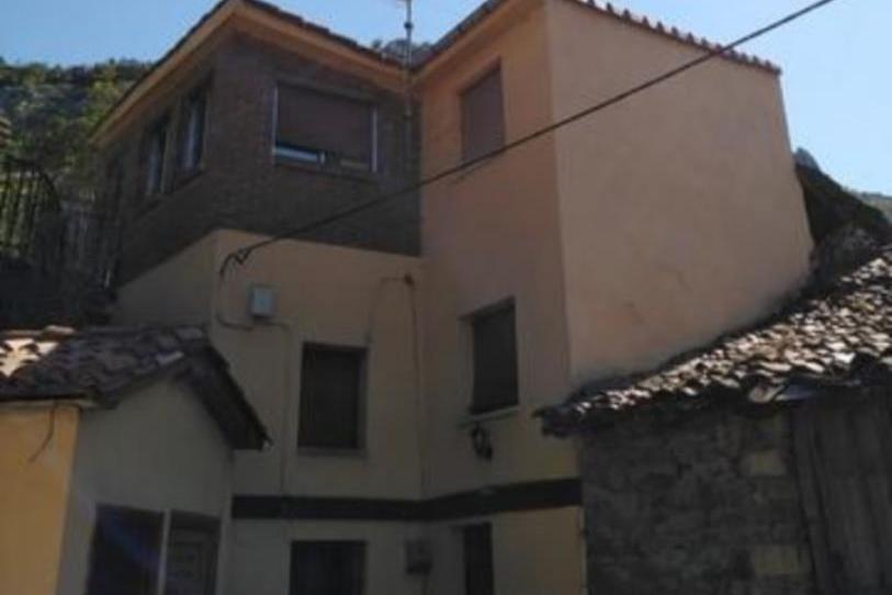 Single-family semi-detached for sale in Calle Levinco, 17, Aller, Asturias - image 1 Photo 1 of Single-family semi-detached for sale in Calle Levinco, 17, Aller, Asturias