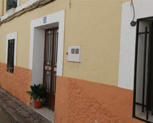 Vista exterior de Casa adosada en venda en Torrejoncillo amb Jardí privat i Terrassa