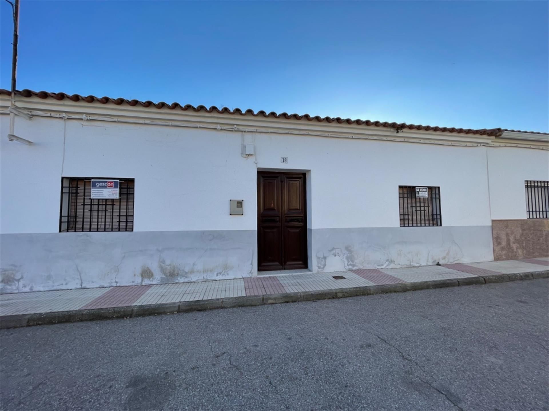 Exterior view of Country house for sale in Calzadilla de los Barros  with Furnished