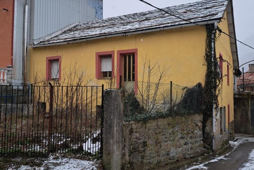 Casa adosada en venda a Barrio Pico la Vicha, 14a, Degaña, Asturias - imatge 1 Foto 1 de Casa adosada en venda a Barrio Pico la Vicha, 14a, Degaña, Asturias