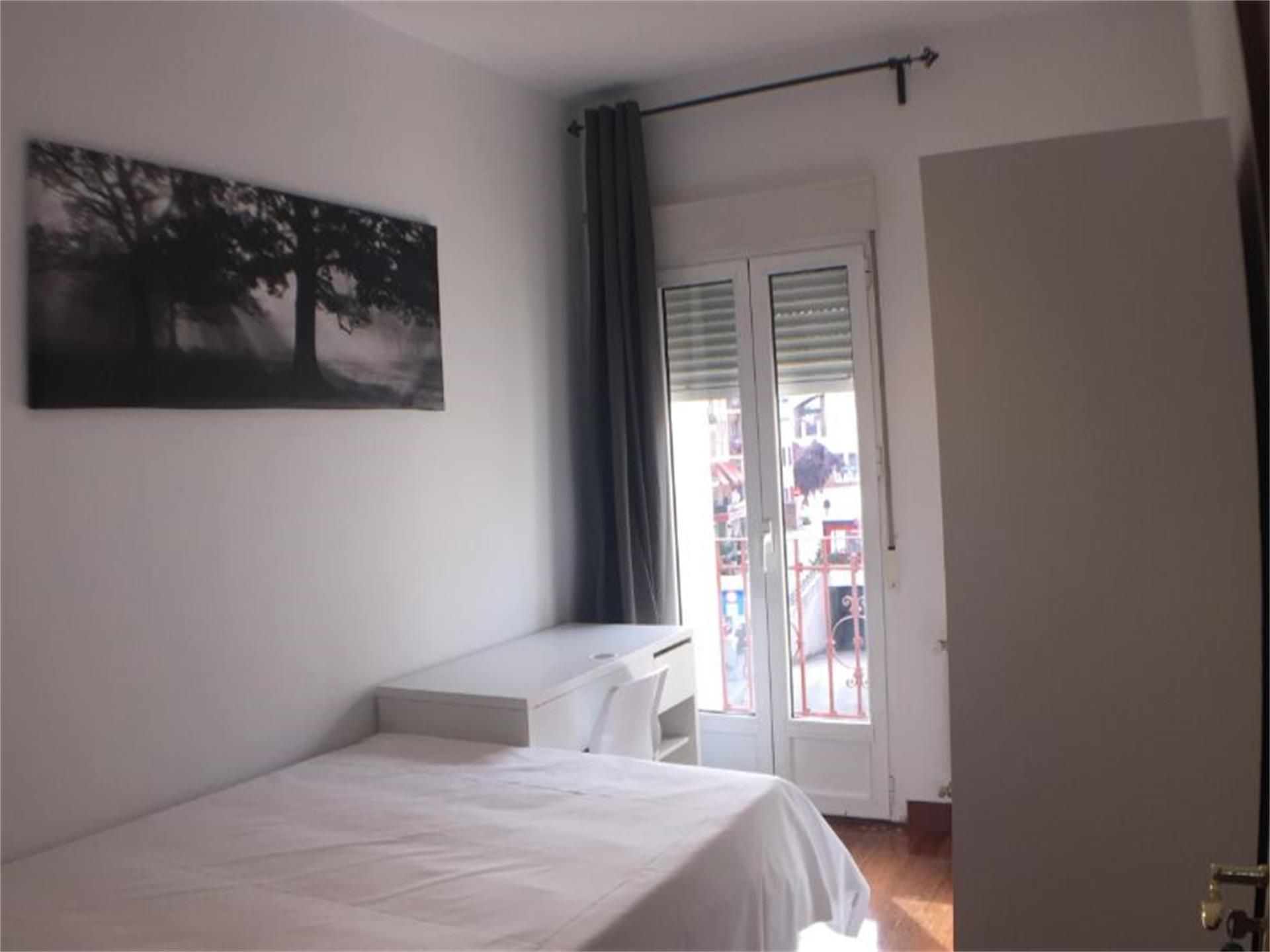 Bedroom of Flat to share in  Madrid Capital  with Air Conditioner, Heating and Parquet flooring