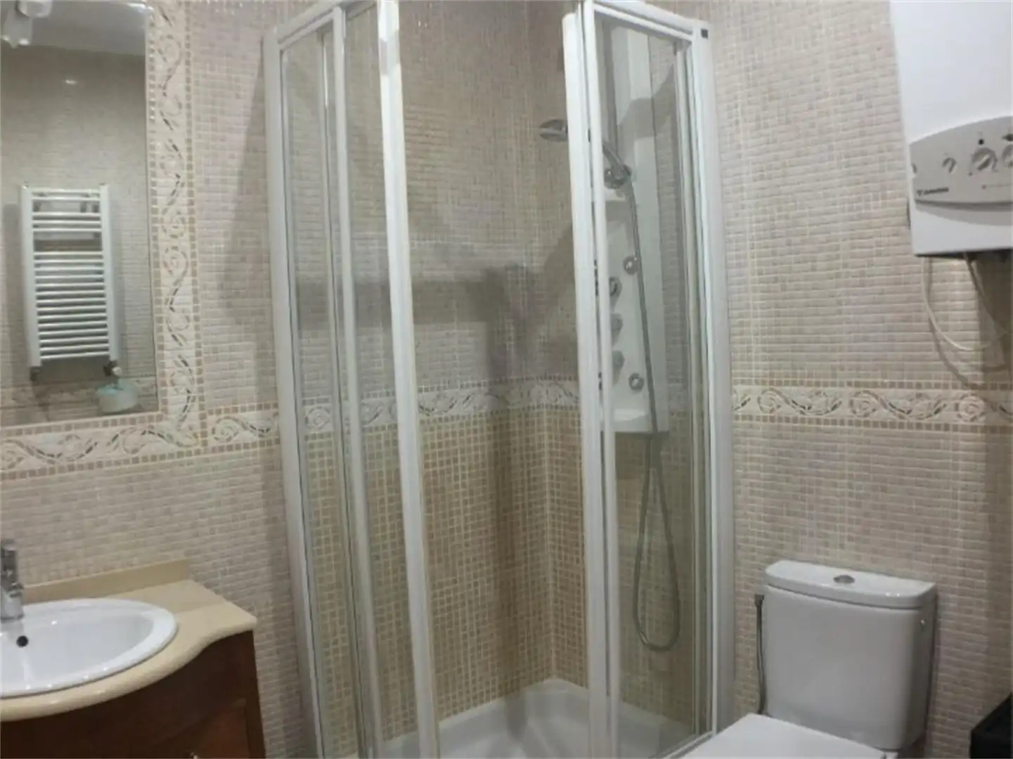 Room in Calle de Bravo Murillo, 316, Castillejos - Cuzco Bathroom of Flat for share in Madrid with Air Conditioner, Heating and Parquet flooring