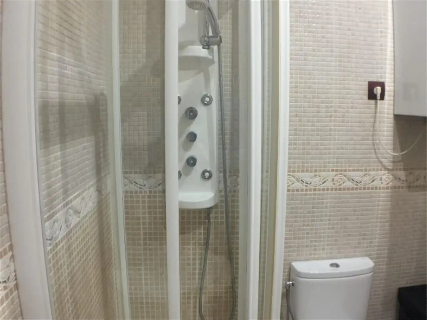 Room in Calle de Bravo Murillo, 316, Castillejos - Cuzco Bathroom of Flat for share in Madrid with Air Conditioner, Heating and Parquet flooring