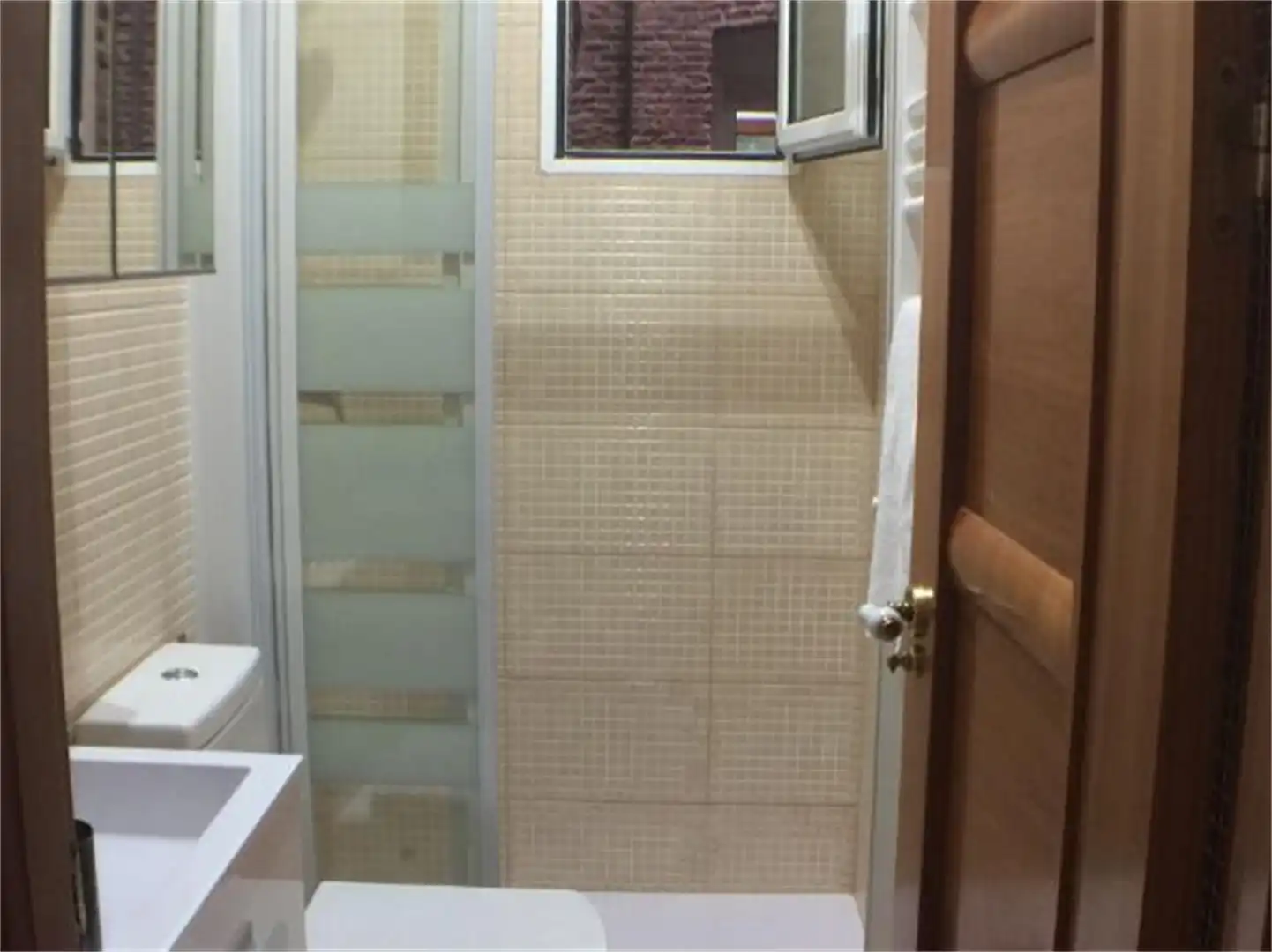 Room in Calle de Bravo Murillo, 316, Castillejos - Cuzco Bathroom of Flat for share in Madrid with Air Conditioner, Heating and Parquet flooring
