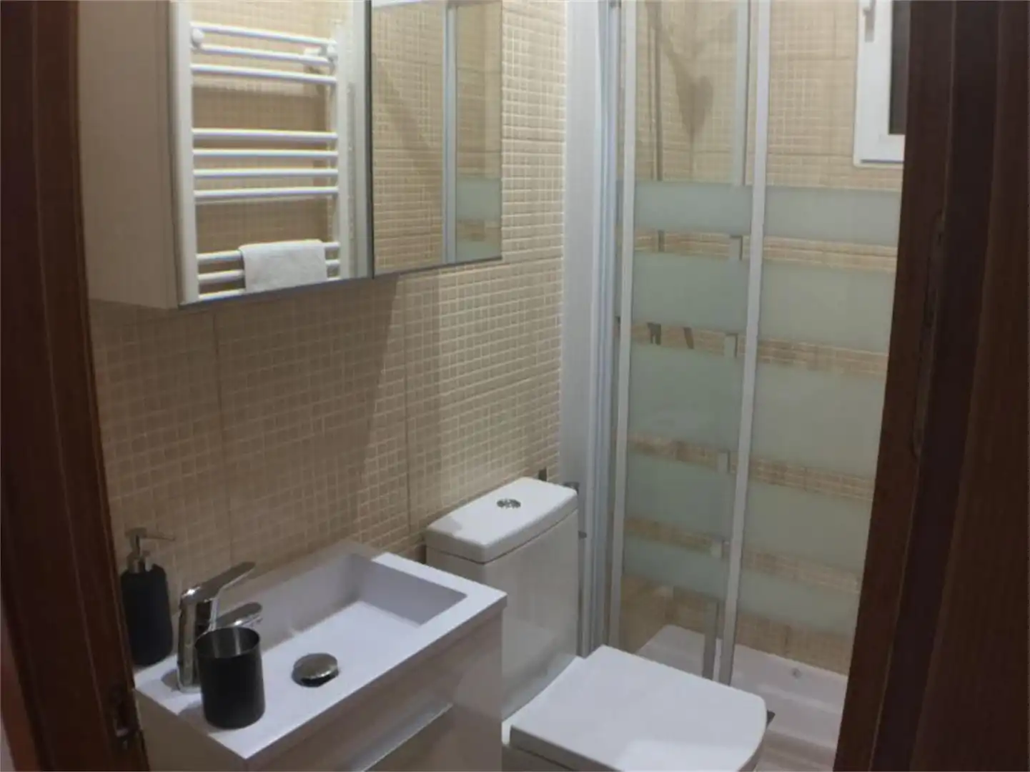 Room in Calle de Bravo Murillo, 316, Castillejos - Cuzco Bathroom of Flat for share in Madrid with Air Conditioner, Heating and Parquet flooring