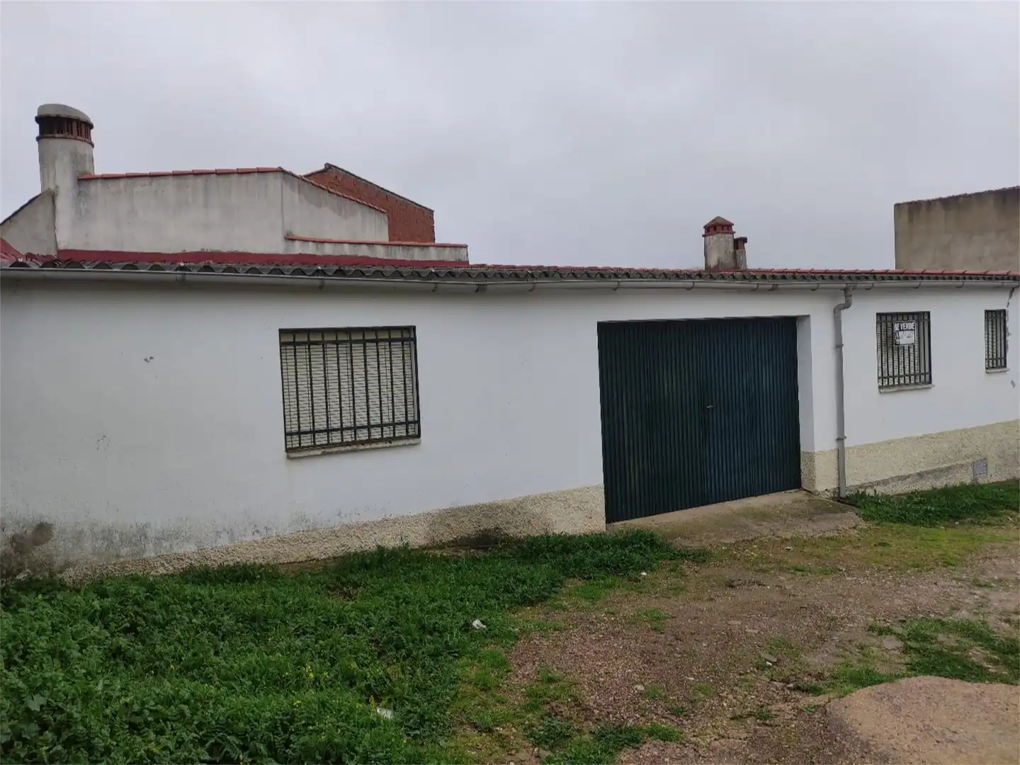 Außenansicht von Garage zum Verkauf in Madroñera mit Möbliert