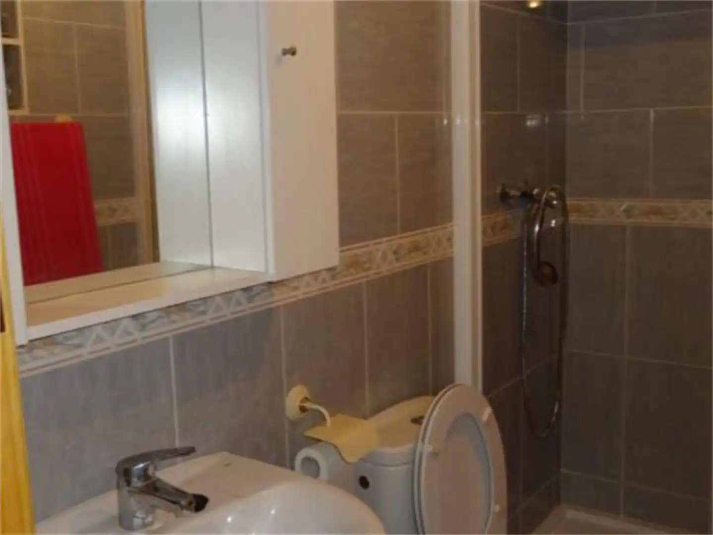 Casa adosada en venta en Calle Ramón y Cajal, 15, Torres de Albánchez Baño de Casa adosada en venta en Torres de Albánchez con Calefacción, Terraza y Trastero
