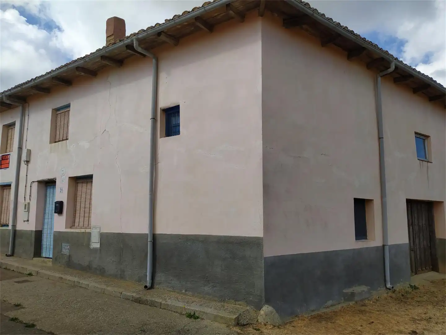 Exterior view of Detached homes for sale in Gradefes  with Heating, Furnished and Oven