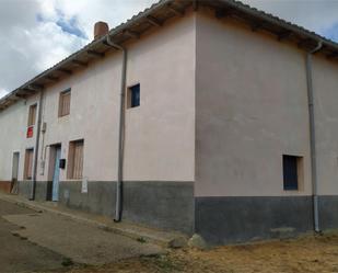 Vista exterior de Casa adosada en venda en Gradefes