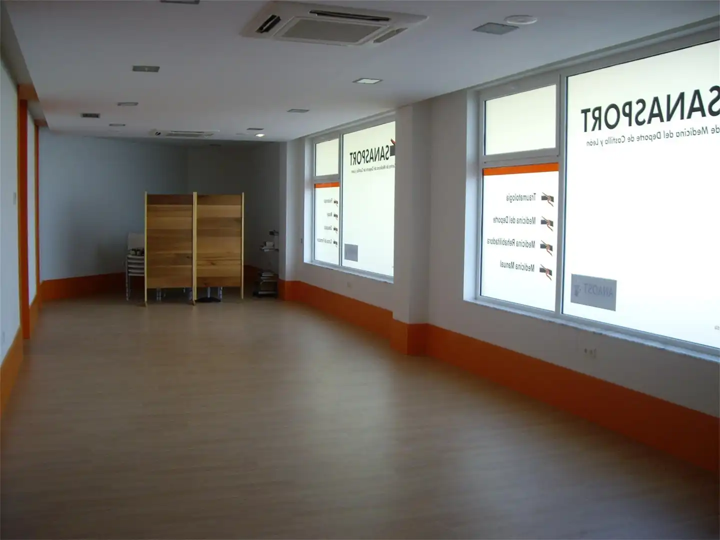 Commercial properties for sale in Avenida Nocedo, 92, San Mamés - La Palomera Commercial properties for sale in León Capital with Air Conditioner, Heating and Parquet flooring