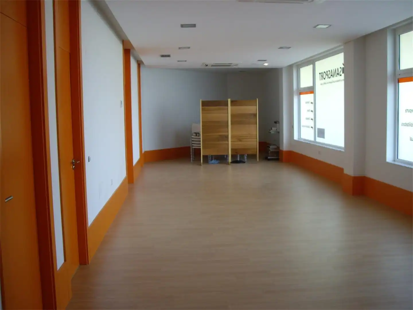 Commercial properties for sale in Avenida Nocedo, 92, San Mamés - La Palomera Commercial properties for sale in León Capital with Air Conditioner, Heating and Parquet flooring