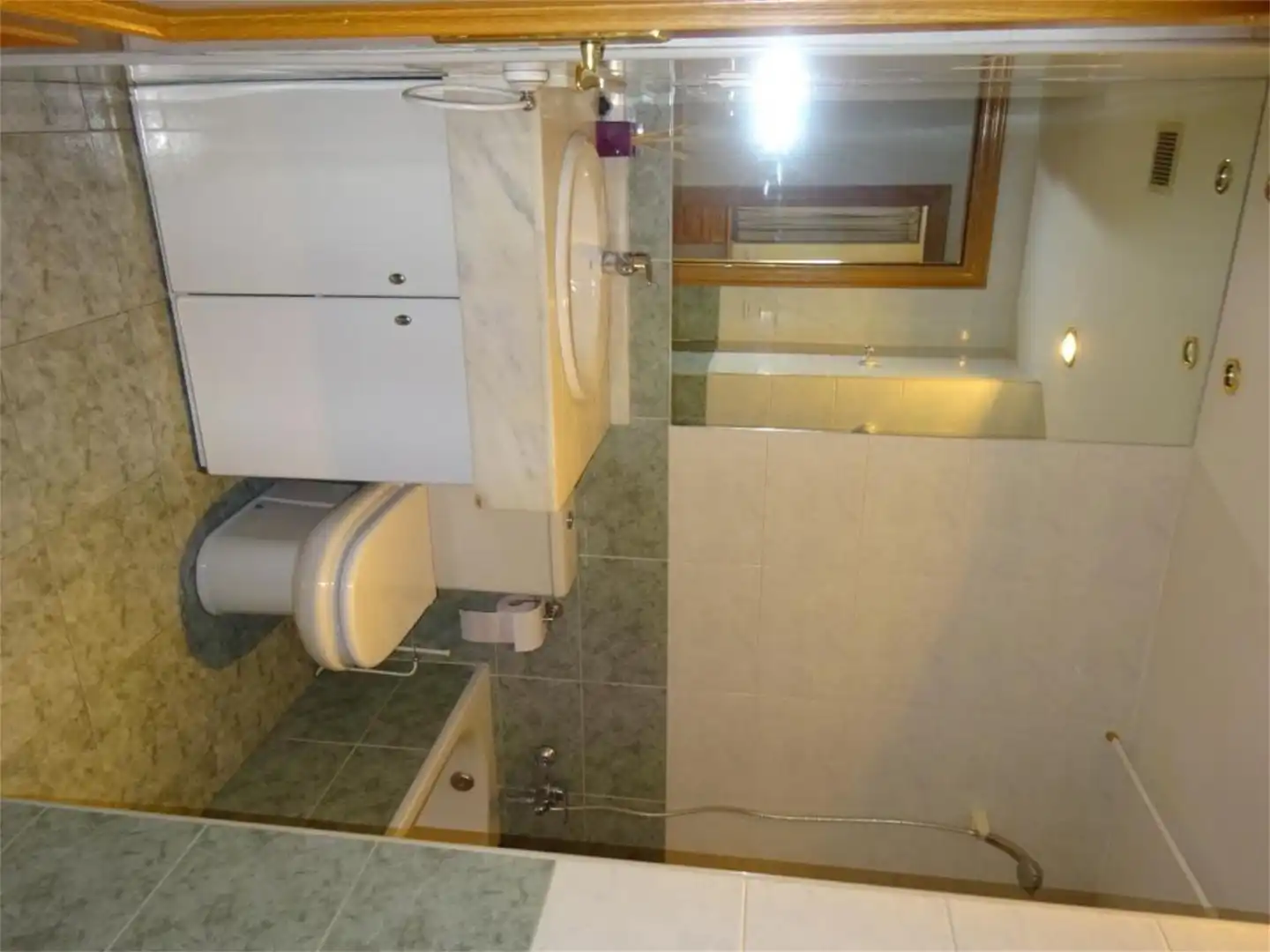 Bathroom of Flat for share in  Pamplona / Iruña  with Parquet flooring, Furnished and Balcony