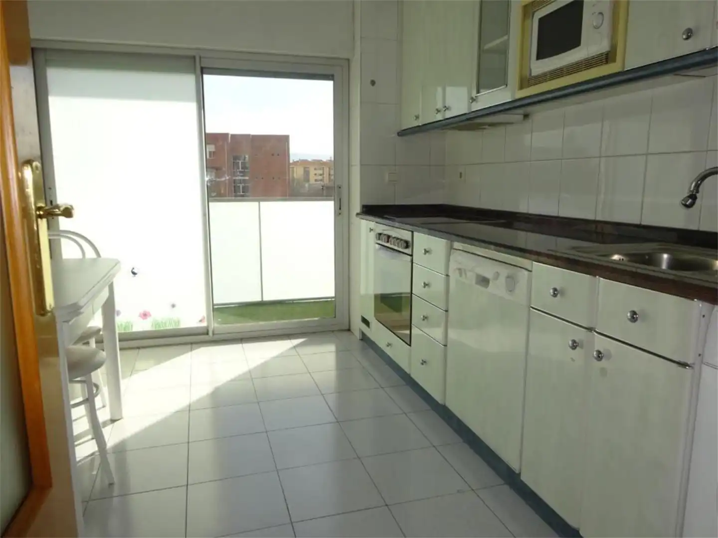 Kitchen of Flat for share in  Pamplona / Iruña  with Parquet flooring, Furnished and Balcony