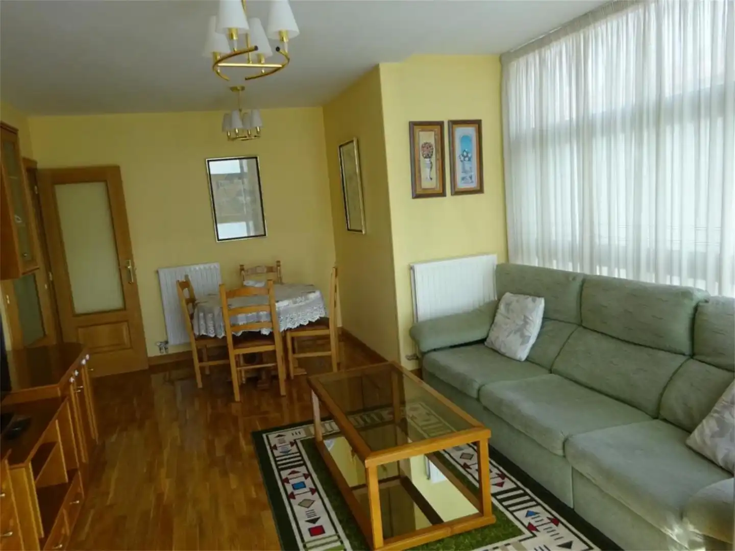 Living room of Flat for share in  Pamplona / Iruña  with Parquet flooring, Furnished and Balcony