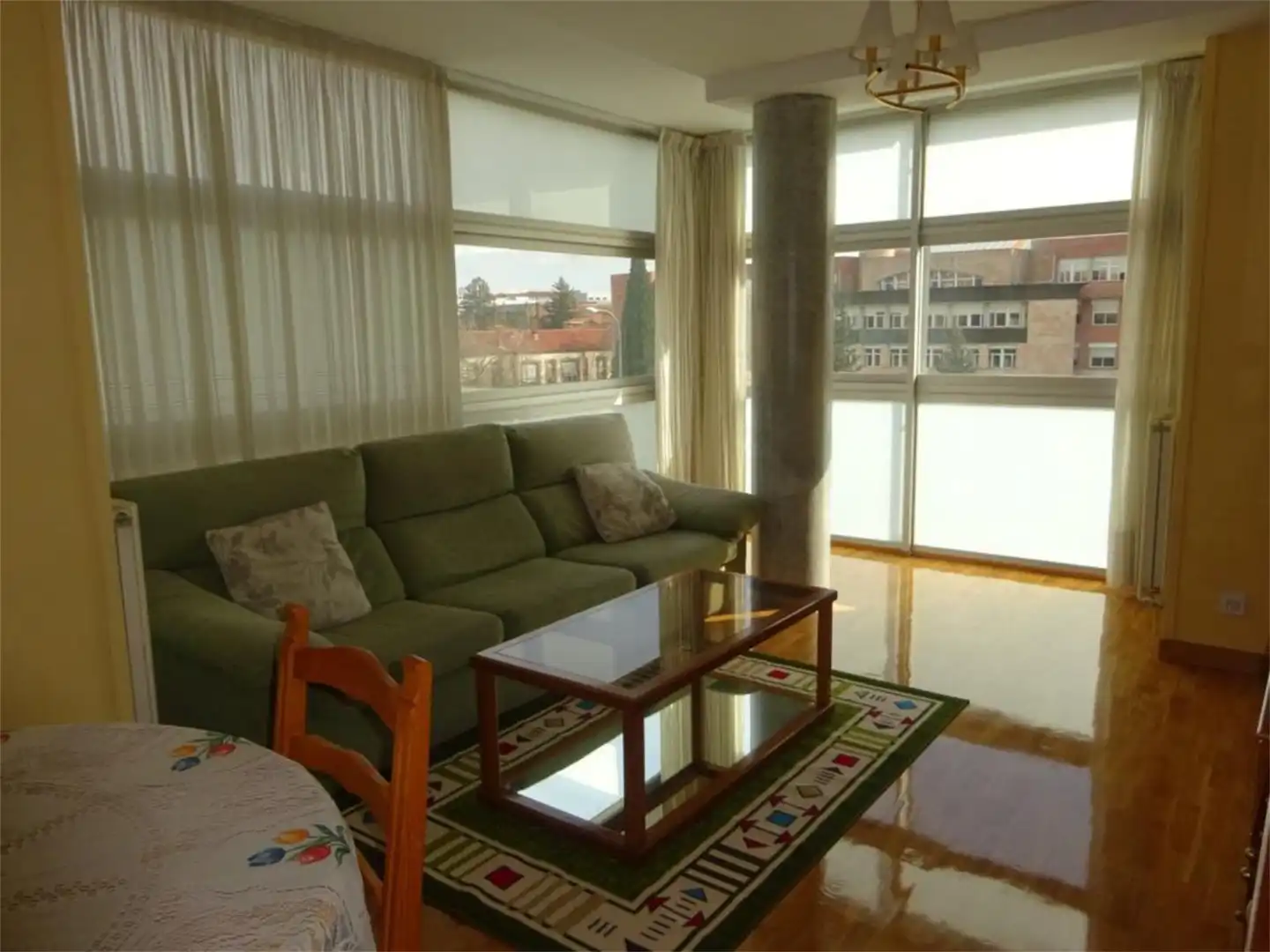 Living room of Flat for share in  Pamplona / Iruña  with Parquet flooring, Furnished and Balcony