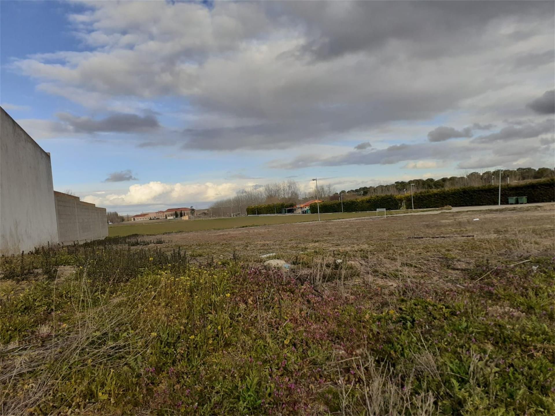 Land for sale in Villaverde de Medina