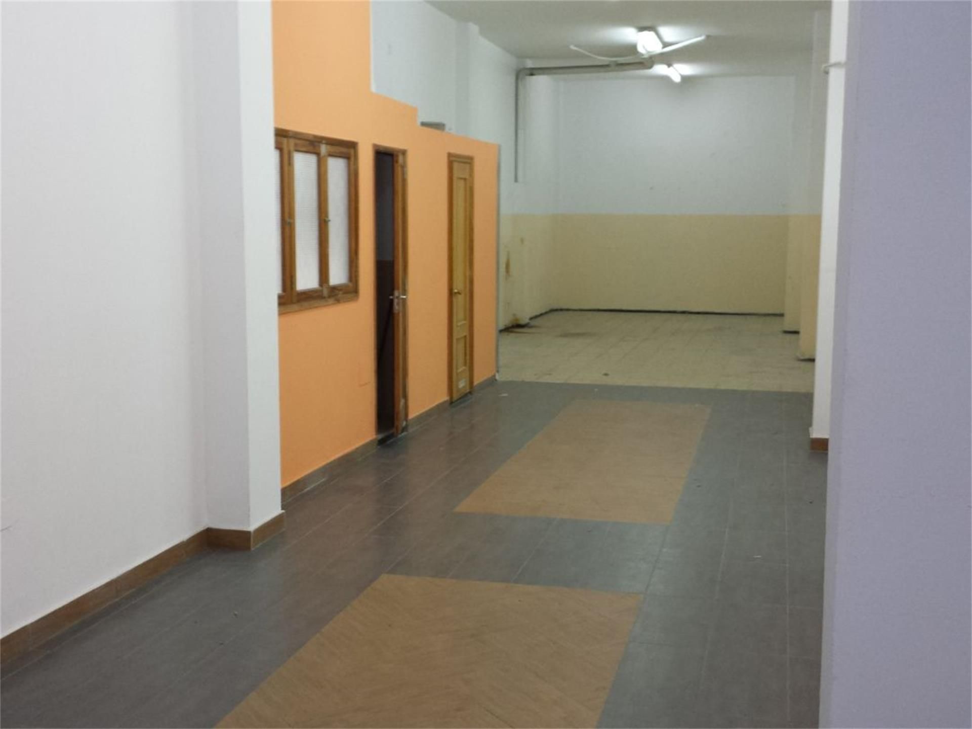 Local de alquiler en Calle Batalla de Brunete, 107, Los Tarahales - La Paterna