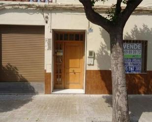 Vista exterior de Casa adosada en venda en L'Alcúdia amb Terrassa