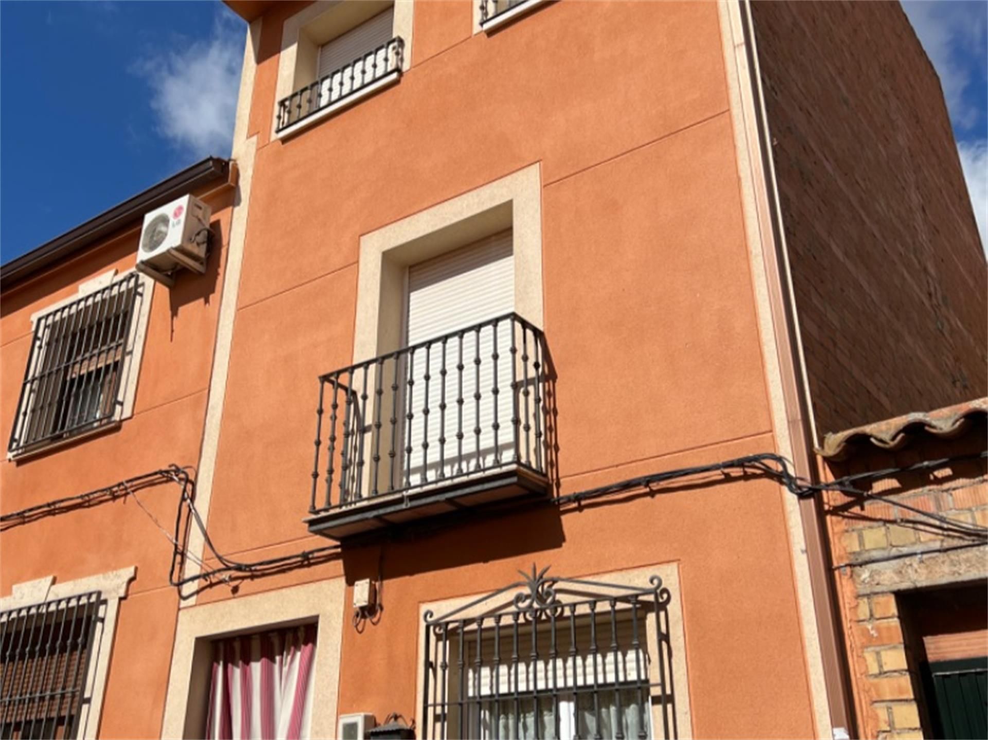Vista exterior de Casa adosada en venda en Montiel