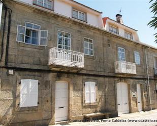 Außenansicht von Einfamilien-Reihenhaus miete in Ponte Caldelas mit Terrasse und Balkon
