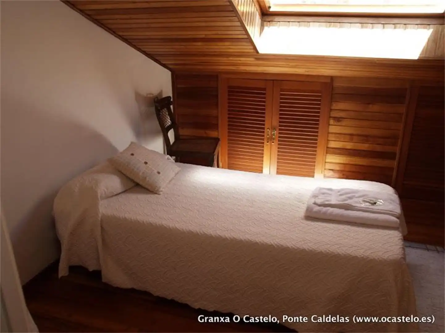 Casa adosada de alquiler en Avenida Galicia, 22, Ponte Caldelas Habitación de Casa adosada de alquiler en Ponte Caldelas con Calefacción, Parquet y Terraza