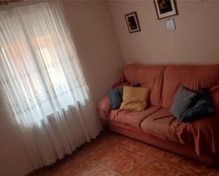 Sala d'estar de Casa adosada en venda en Villada