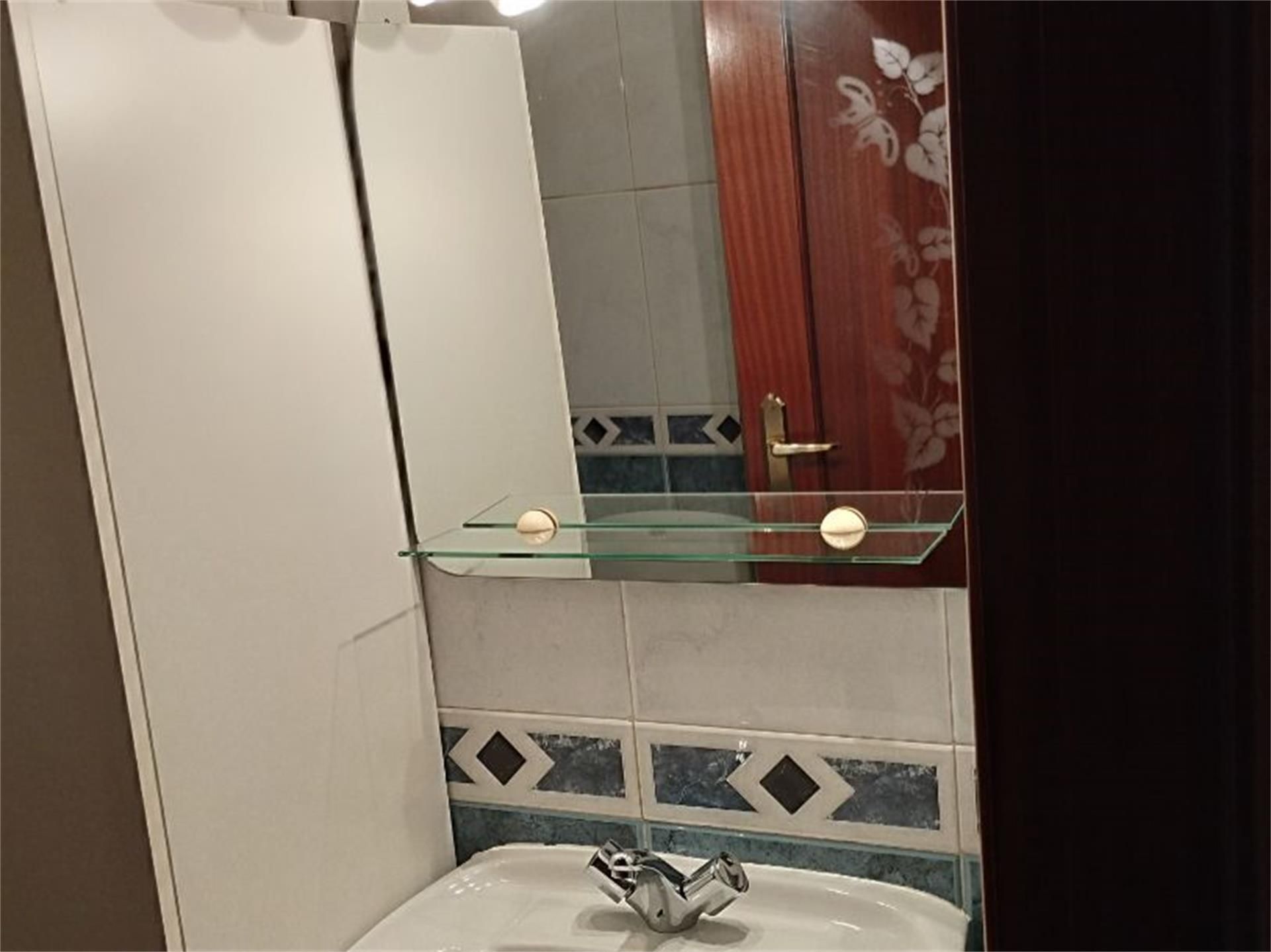 Bathroom of Flat for sale in Salamanca Capital  with Furnished