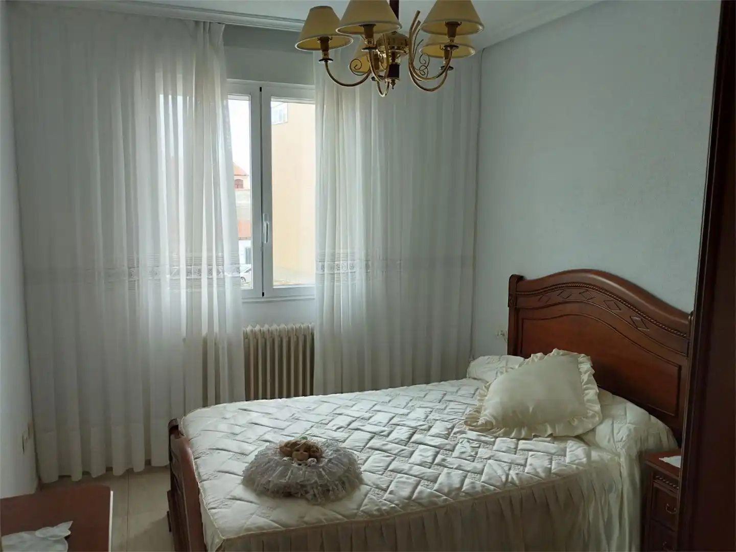 Piso en venta en Plaza Baleares, Pizarrales Habitación de Piso en venta en Salamanca con Amueblado