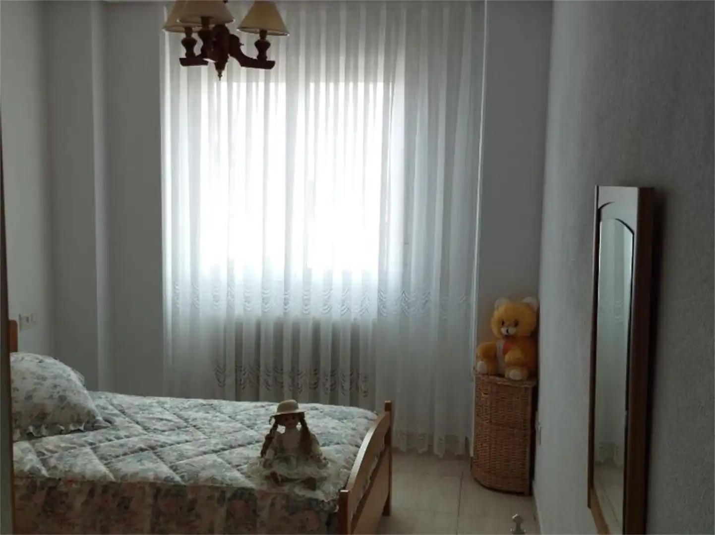 Piso en venta en Plaza Baleares, Pizarrales Habitación de Piso en venta en Salamanca con Amueblado