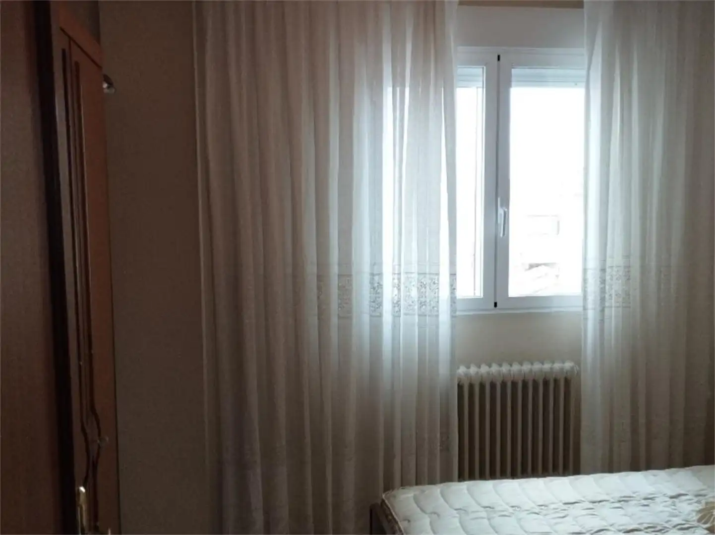 Piso en venta en Plaza Baleares, Pizarrales Habitación de Piso en venta en Salamanca con Amueblado