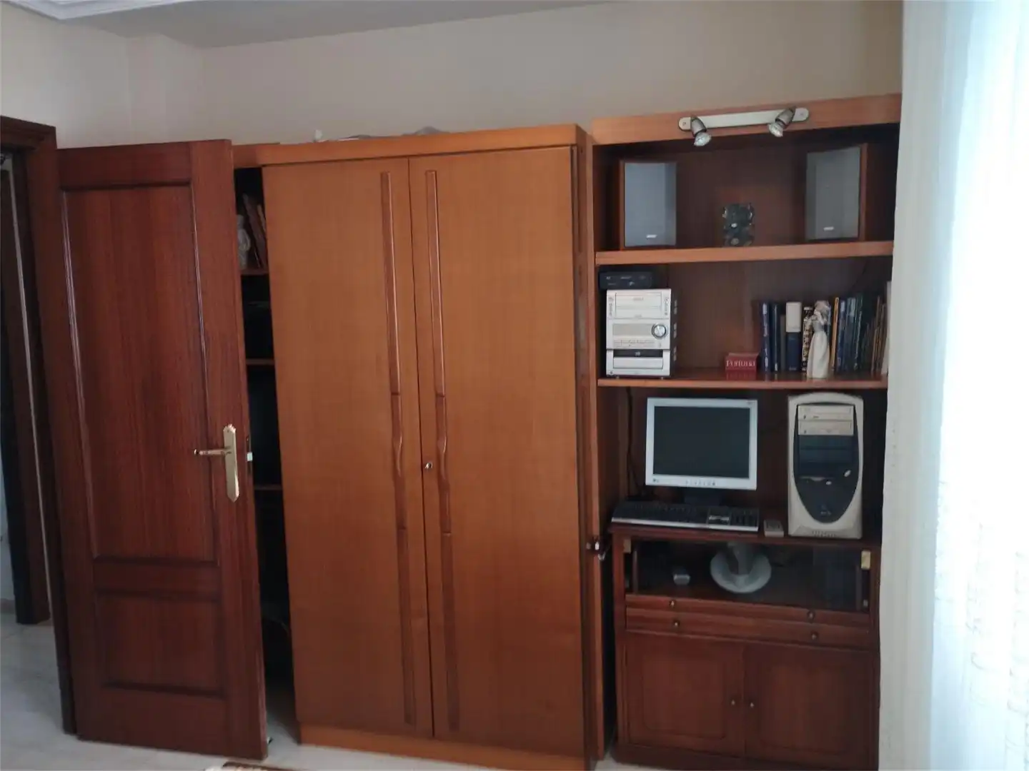Piso en venta en Plaza Baleares, Pizarrales Habitación de Piso en venta en Salamanca con Amueblado