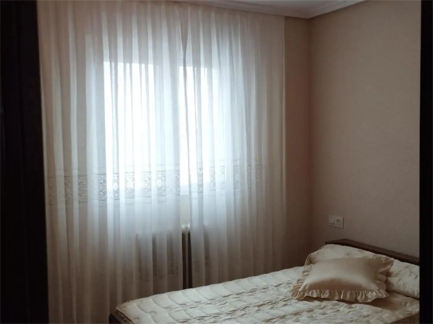 Piso en venta en Plaza Baleares, Pizarrales Habitación de Piso en venta en Salamanca con Amueblado