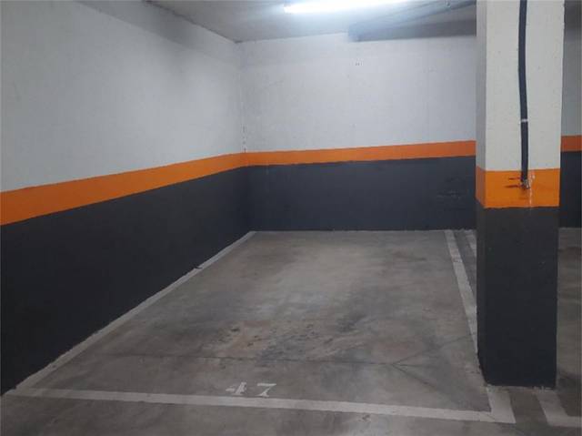 Garaje en Alquiler en Avenida Cantábrico, 54 en Las Castañeras - Bulevar