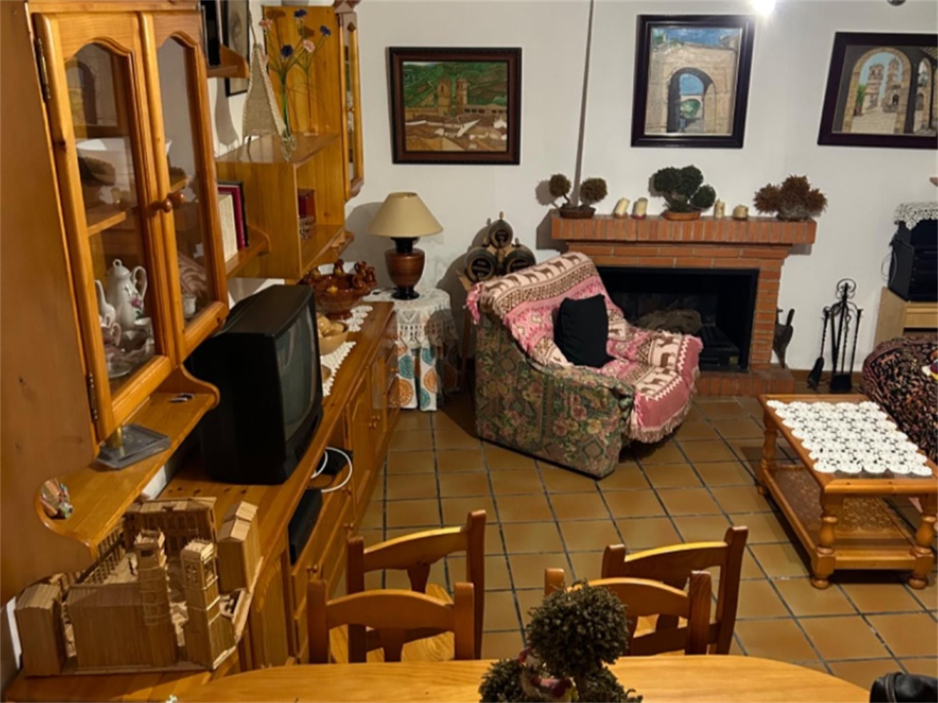 Sala d'estar de Casa adosada en venda en Alcaraz amb Moblat i Balcó