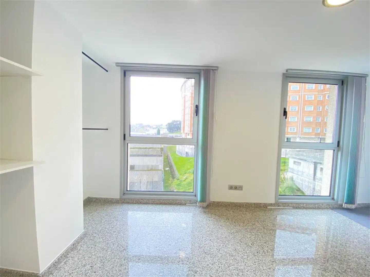 Oficina de lloguer a Calle Manuel Azaña, 17, Los Rosales Dormitori de Oficina de lloguer en A Coruña Capital
