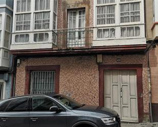 Vista exterior de Casa adosada en venda en Ferrol amb Terrassa i Balcó